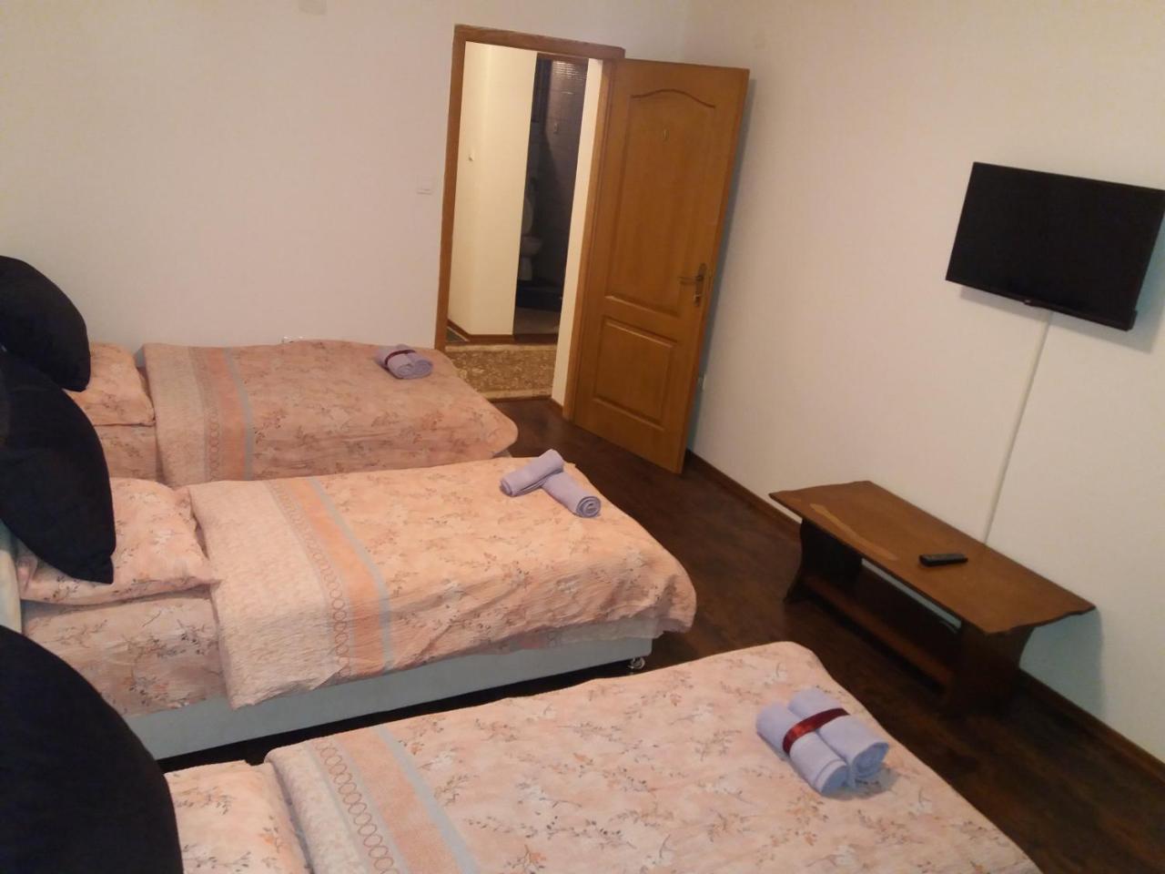 Hostel Mejdan Тузла Екстериор снимка